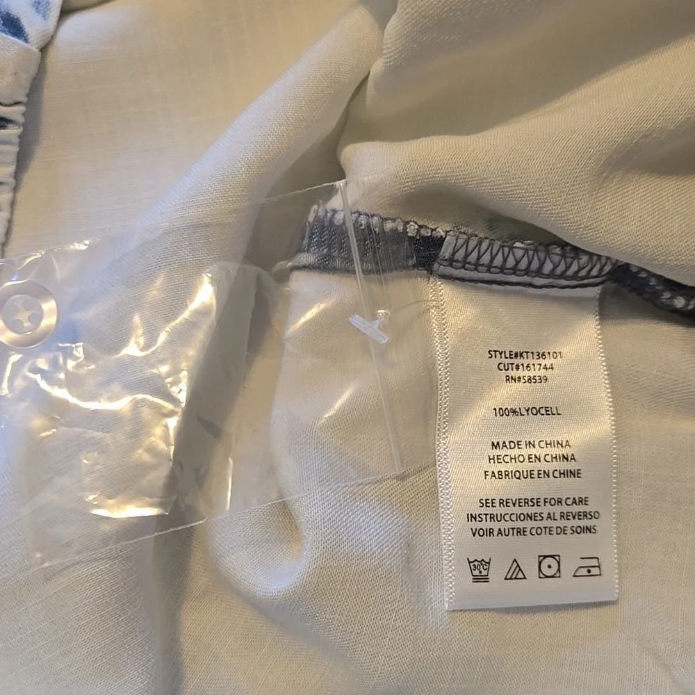Kut from the Kloth Light Wash Cropped Button-Up Shirt Sz XS NWT - Picture 7 of 7